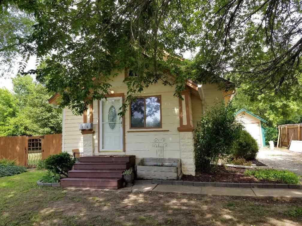 216 Michigan St - Photo 1