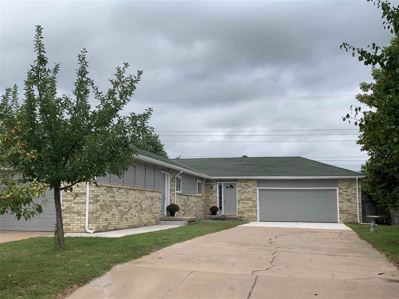 1816 Arrowhead - Photo 1