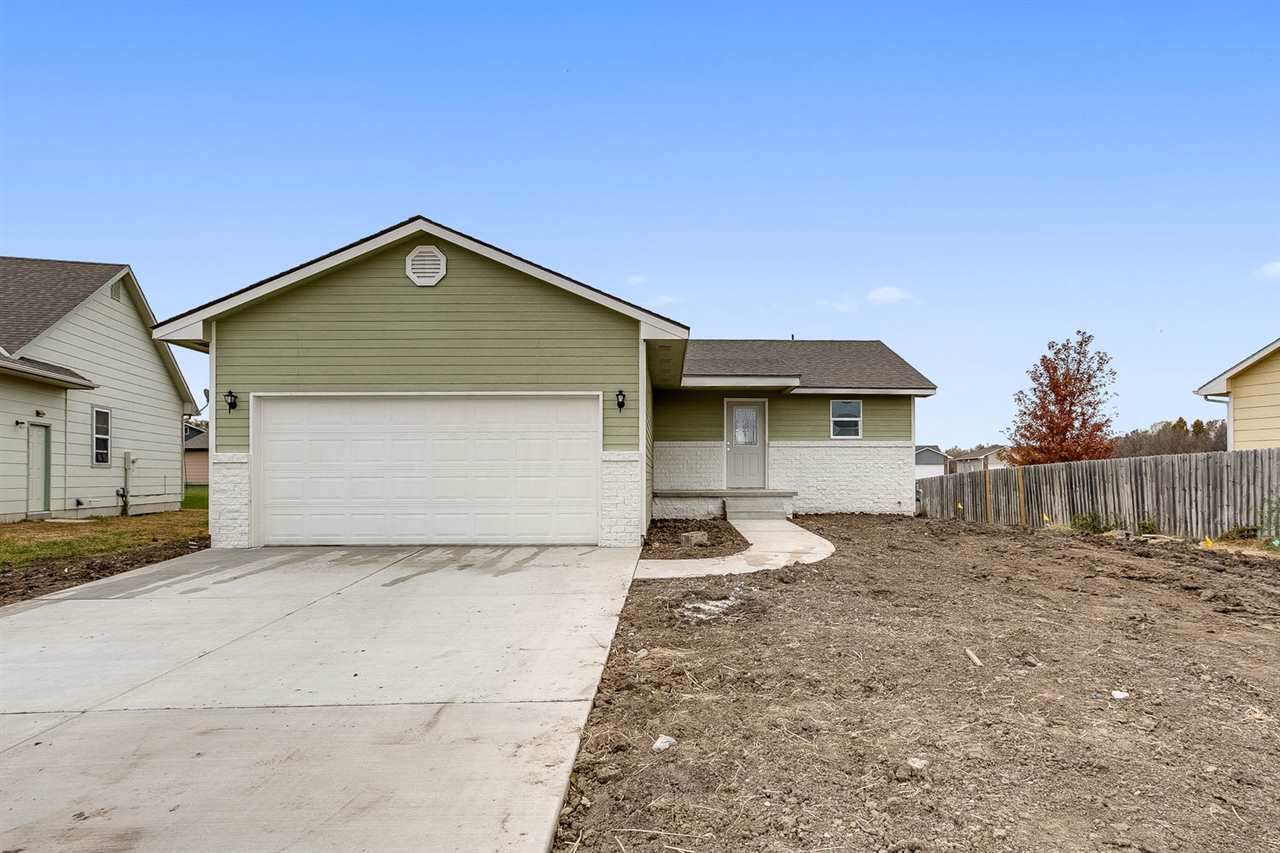 638 Redbud Ct - Photo 1