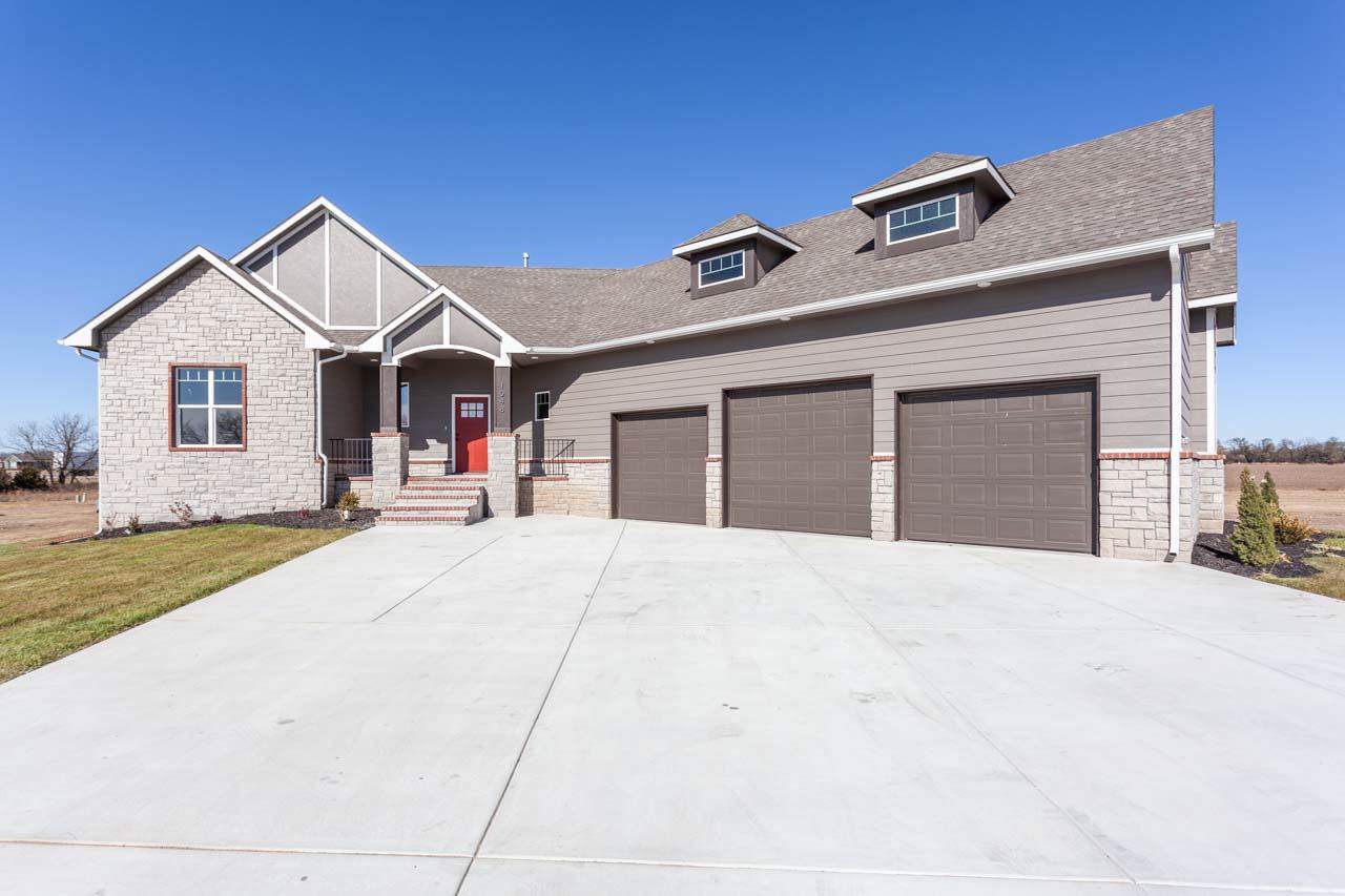 1048 Bearhill Cir - Photo 1