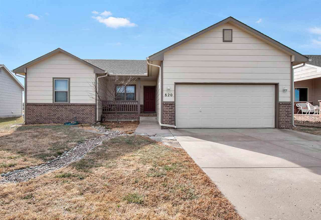 820 Redbud Ct - Photo 1