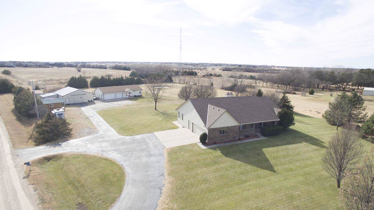 715 Hawkins Ln - Photo 1