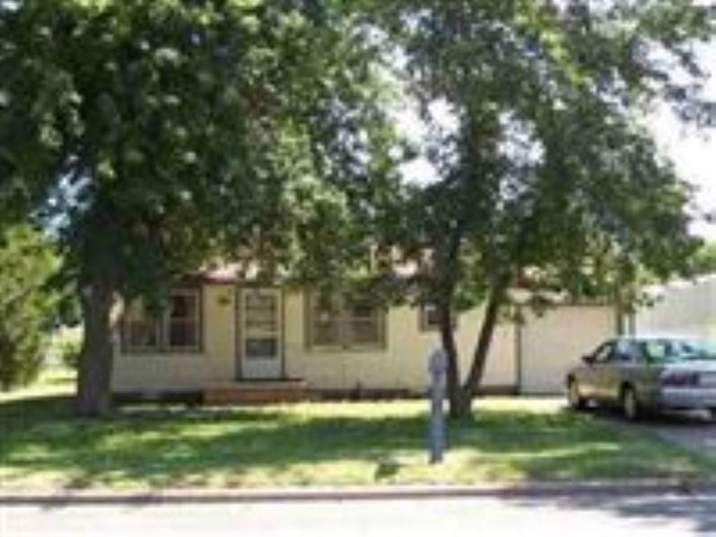 1611 Towanda Ave - Photo 1