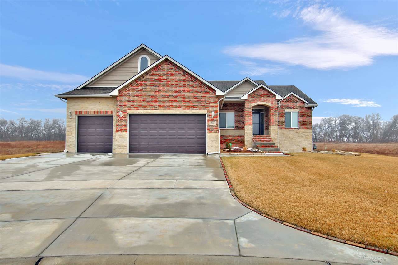 713 Saint Andrews Cir - Photo 1