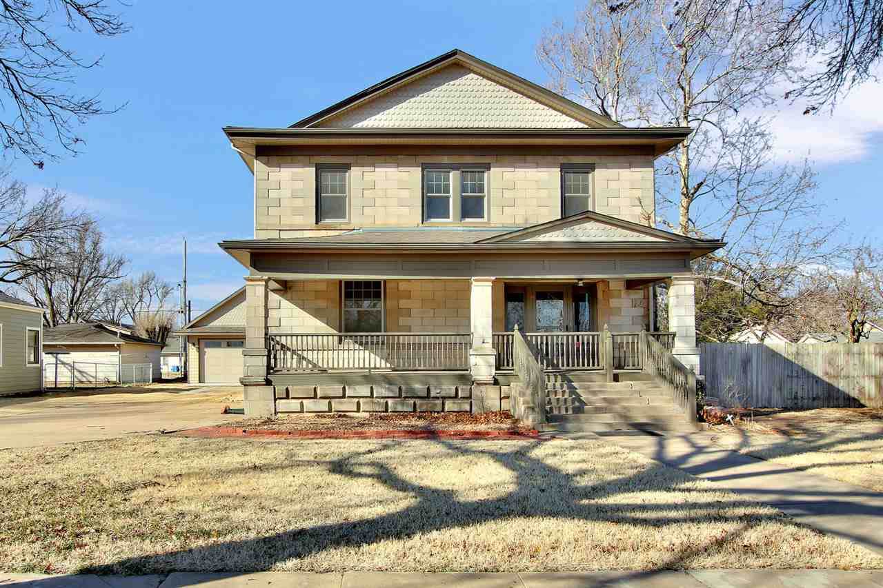 427 Adams St - Photo 1