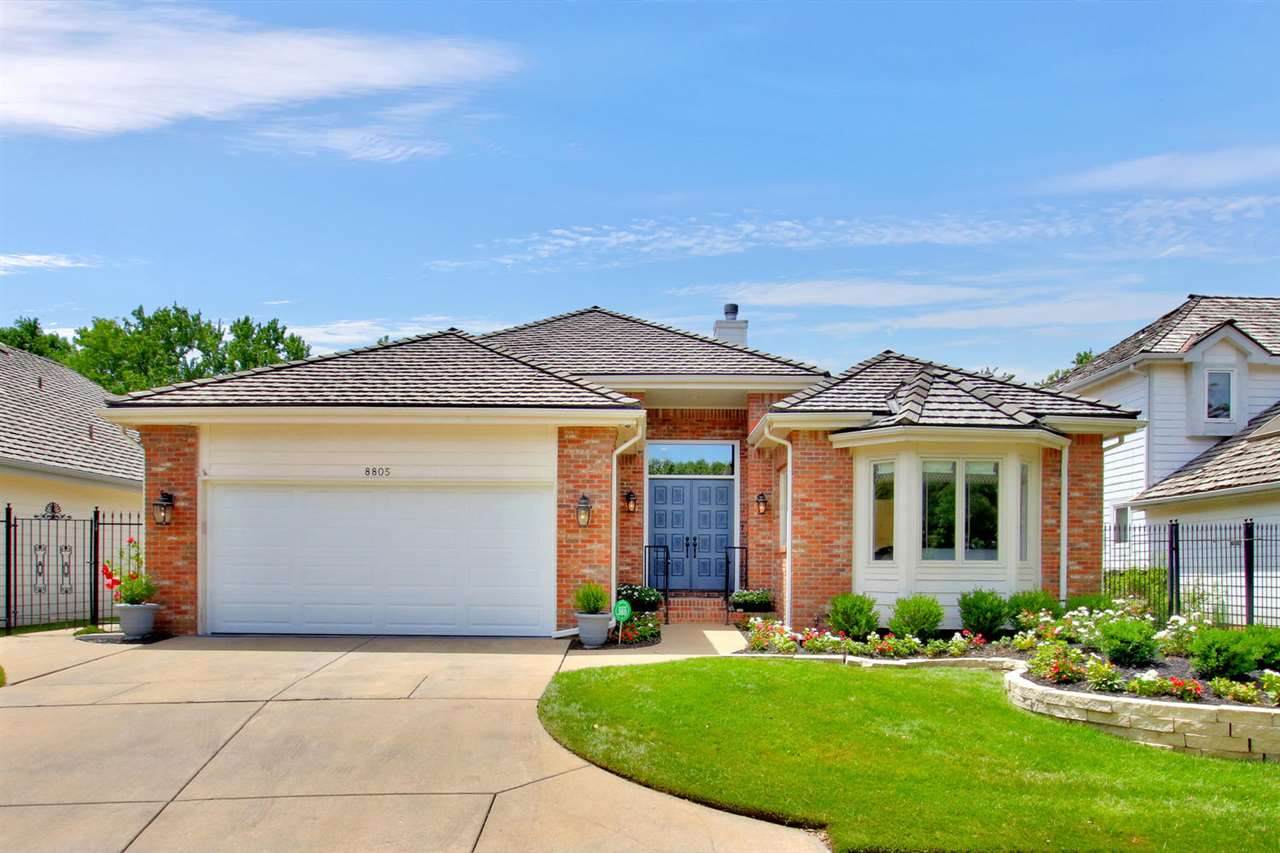 8805 Bradford Cir - Photo 1