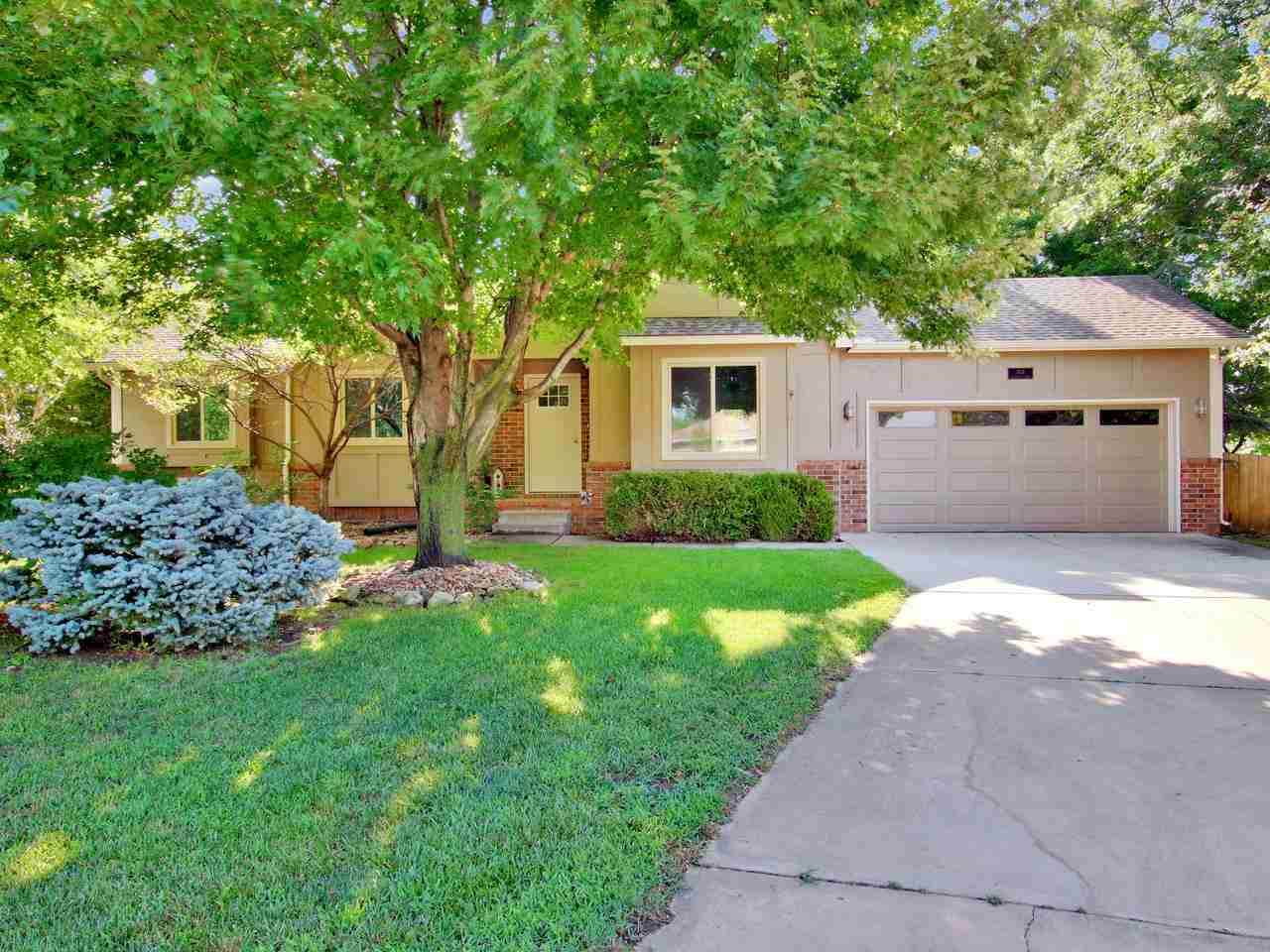 608 Bentwood Ct - Photo 1