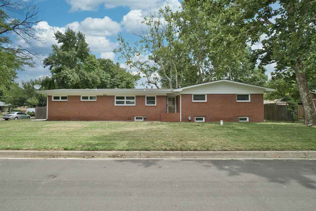 2520 Richmond Ave - Photo 1