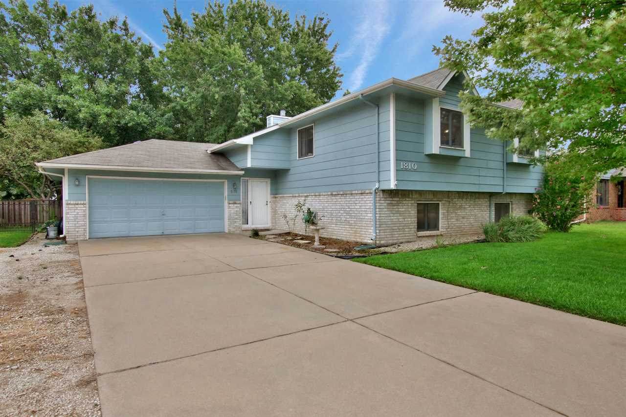 1810 Redbarn Ln - Photo 1