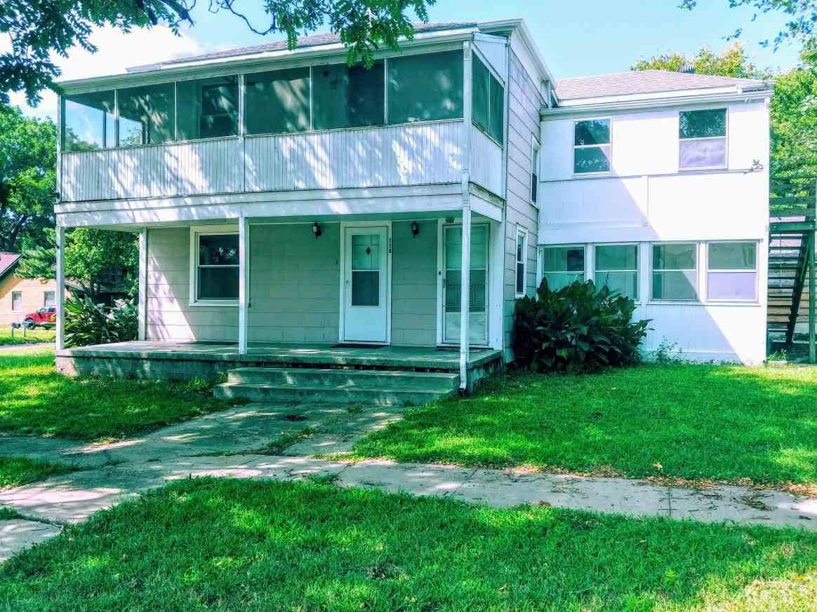 320 Chestnut - Photo 1