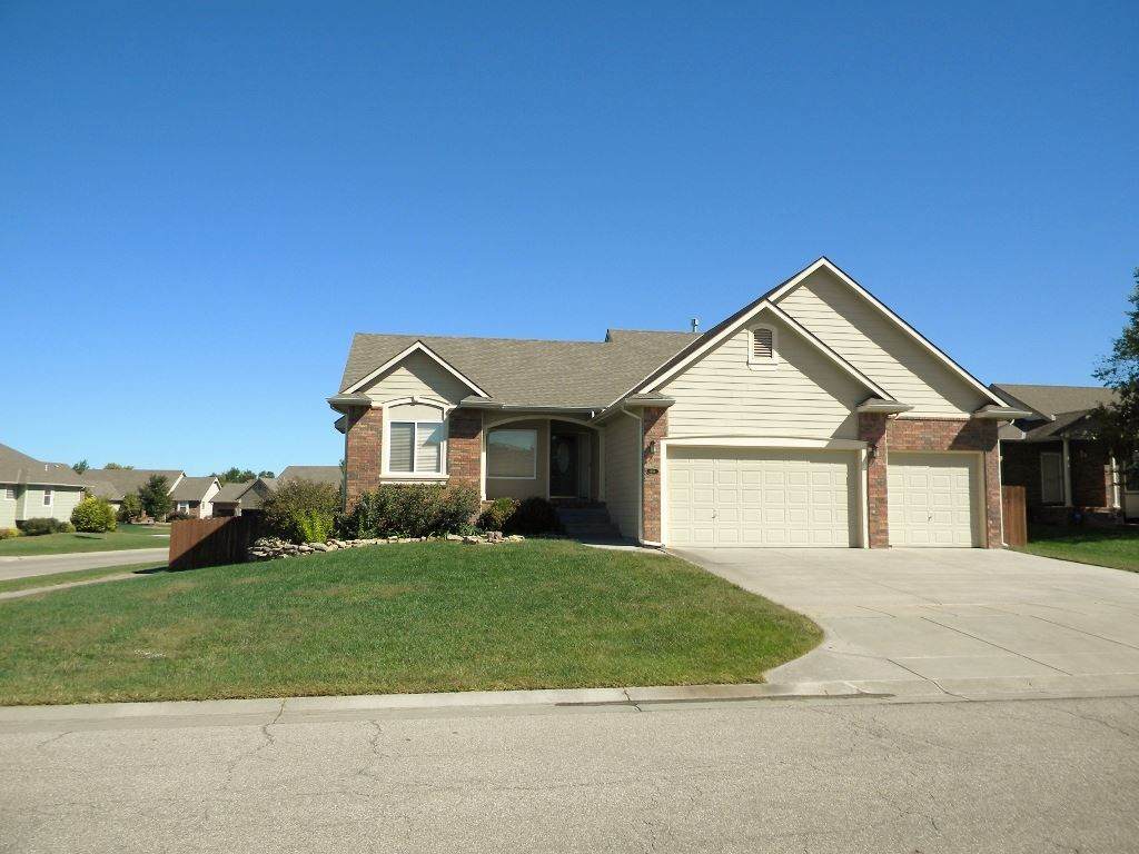 608 Brentwood Pl - Photo 1