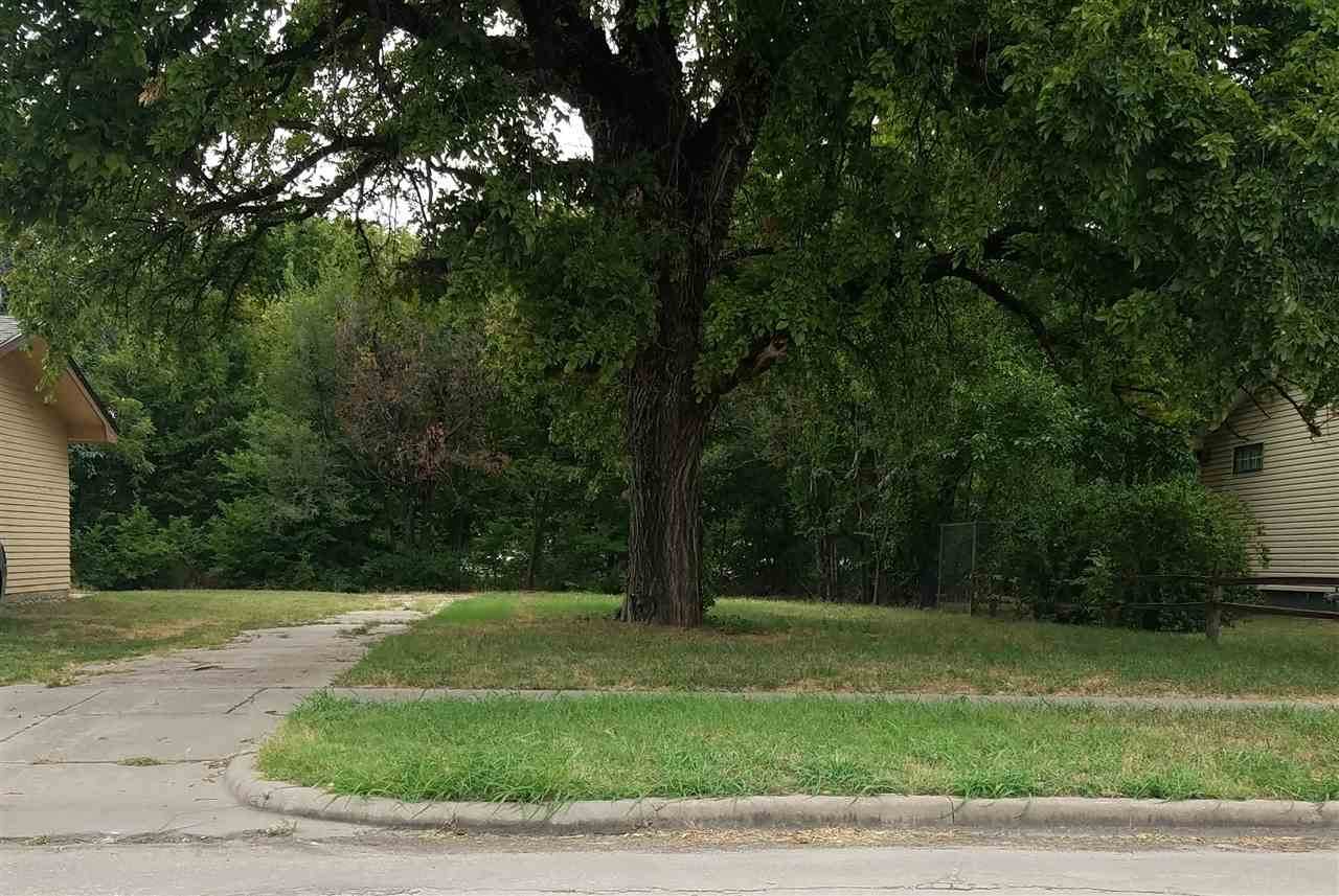 1621 Ash Ave - Photo 1