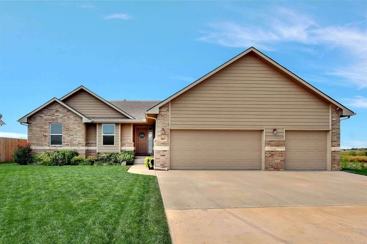 807 Lakeview - Photo 1