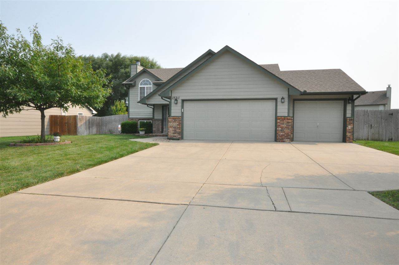 15211 Sharon St - Photo 1