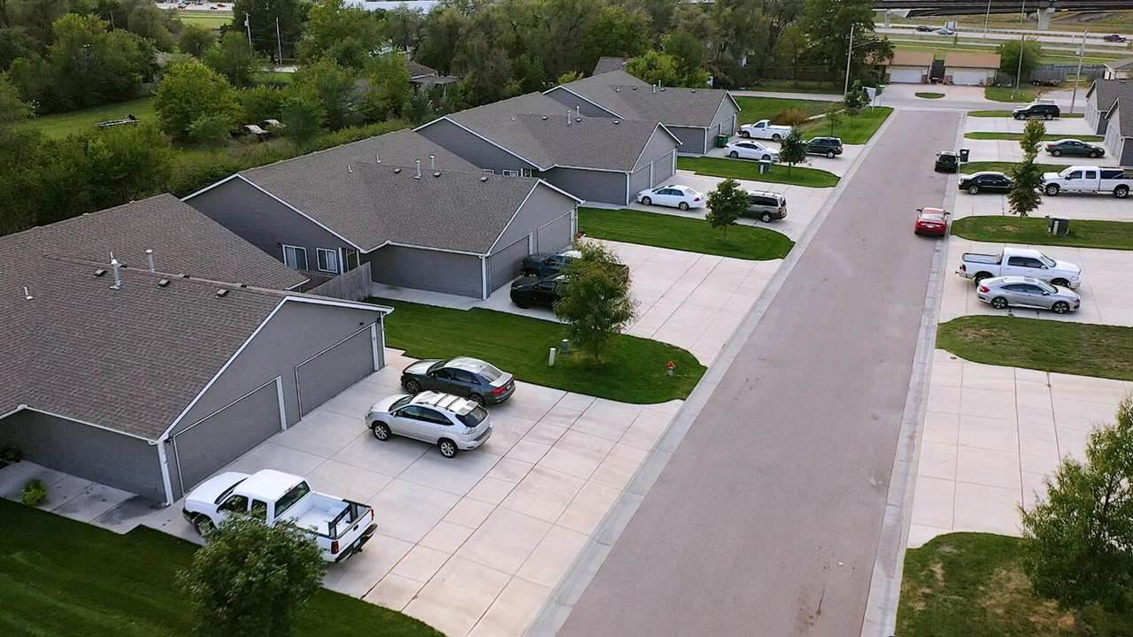 1282 Curtis Ct - Photo 1