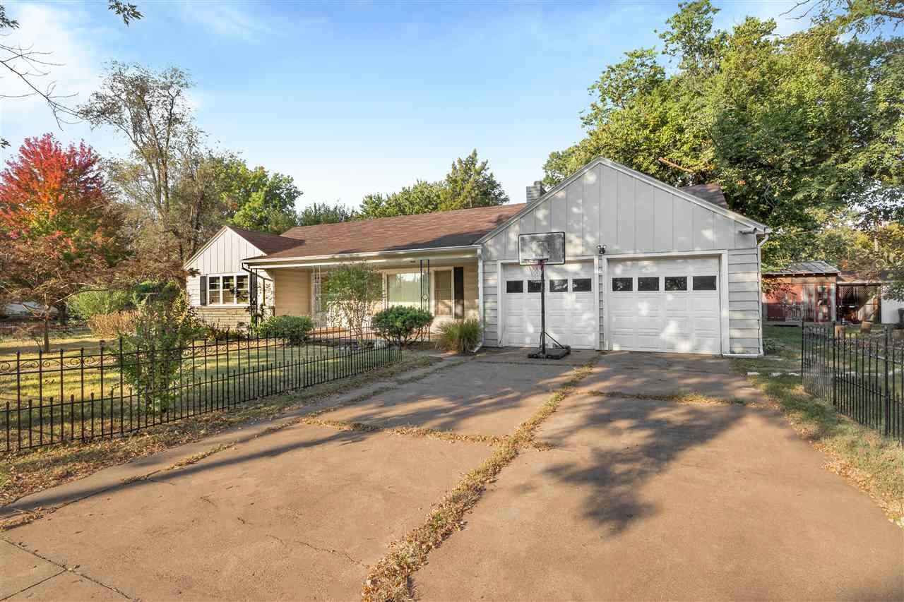 1020 Pine St - Photo 1