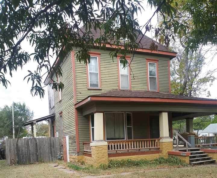 203 Clarence St - Photo 1