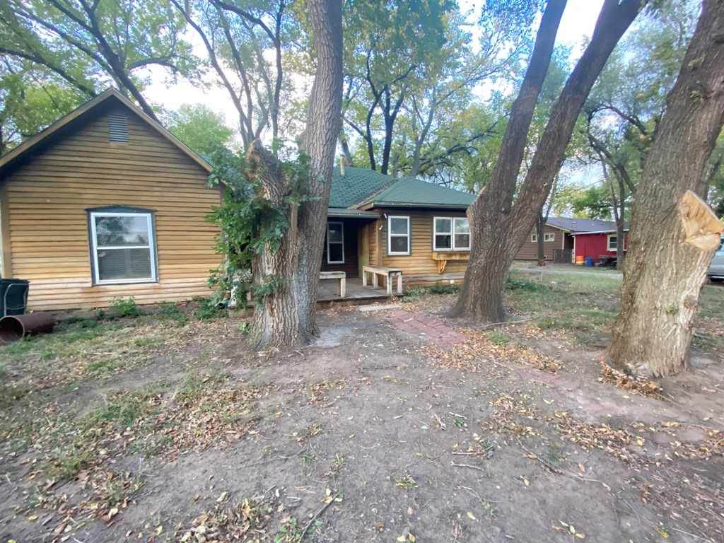 613 15th St - Photo 1