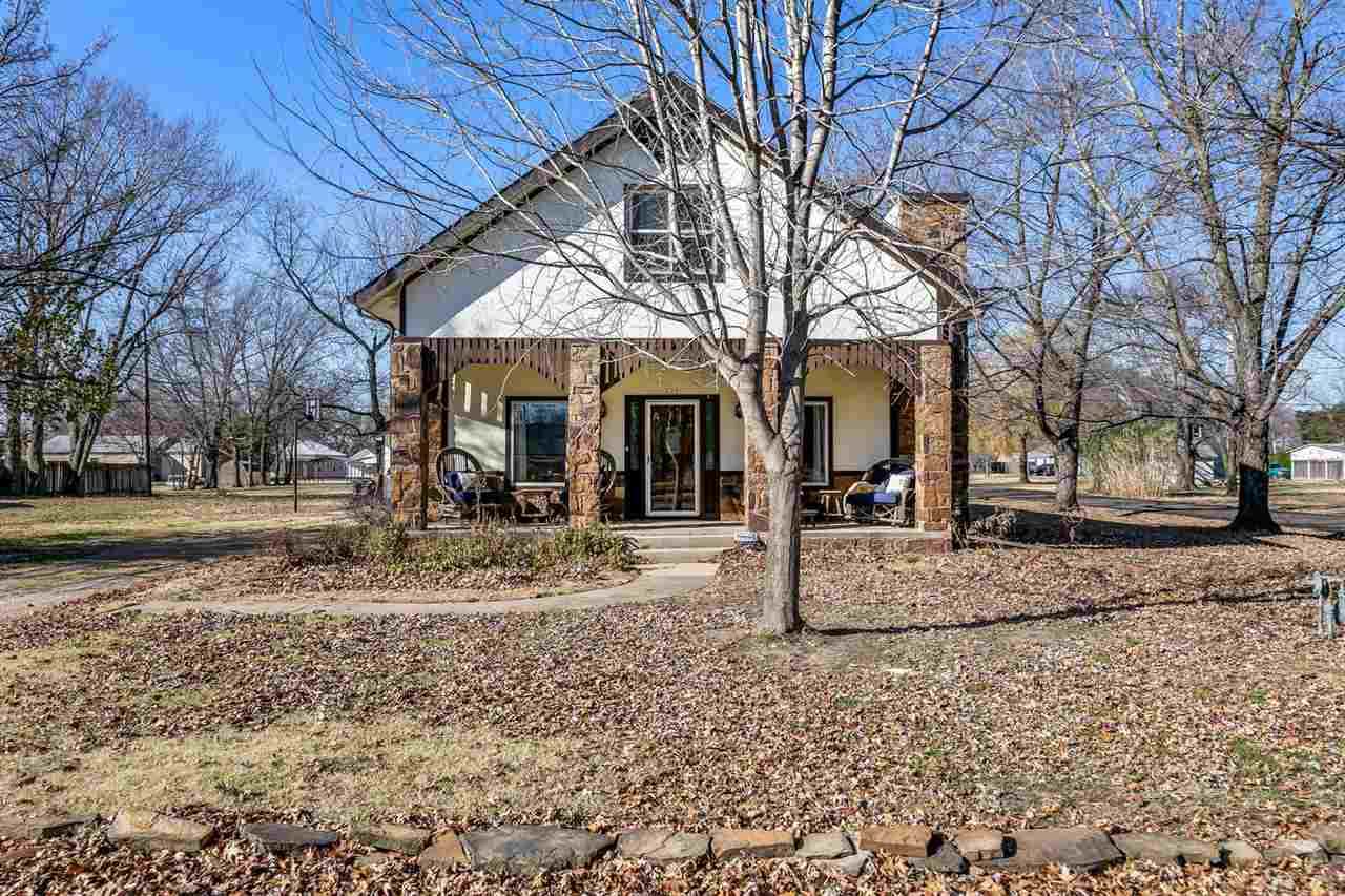 229 Willow St - Photo 1