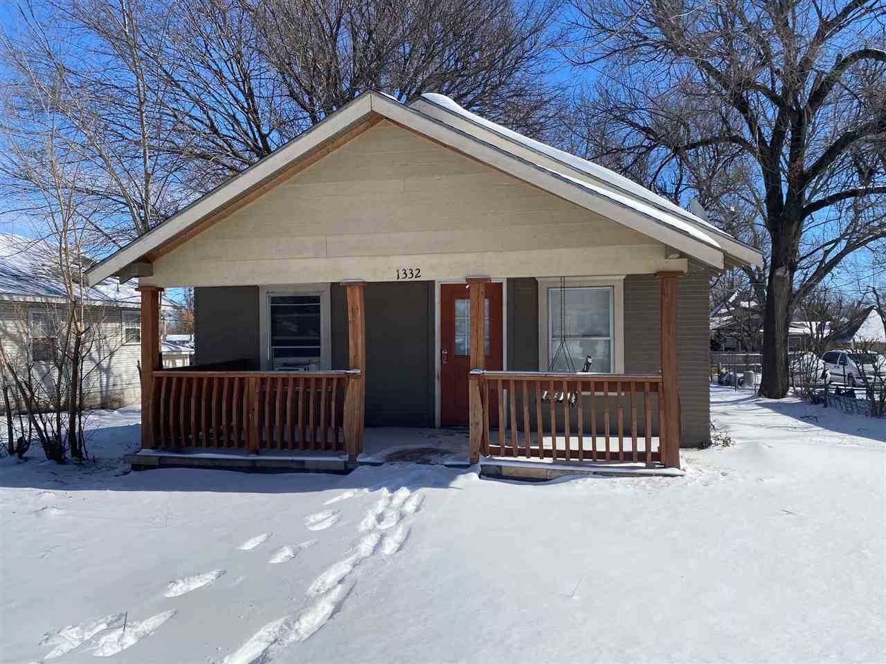1332 Summit St - Photo 1