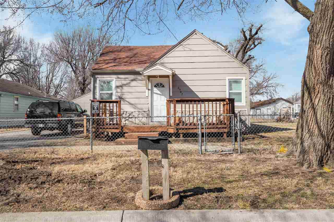 2547 Waco Ave - Photo 1