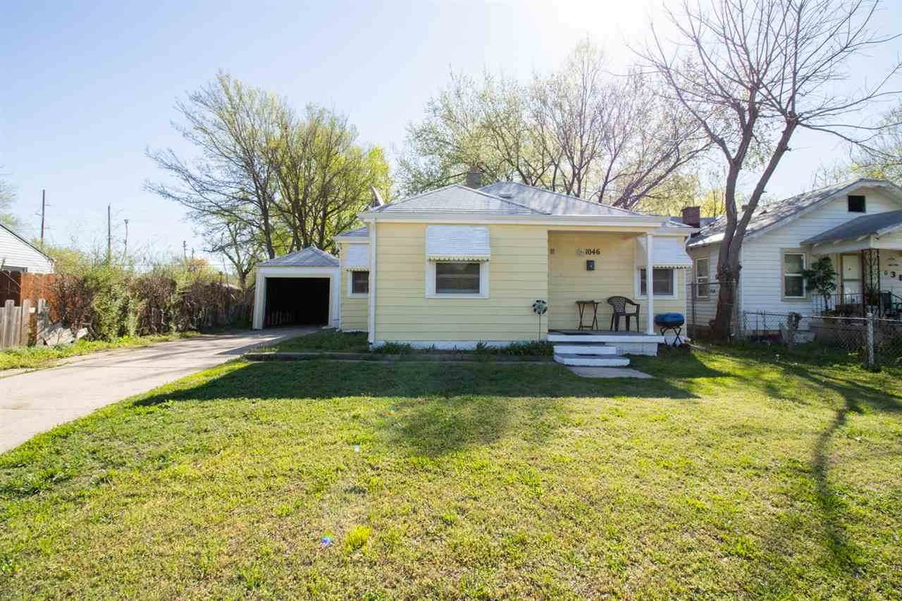 1046 Poplar Ave - Photo 1