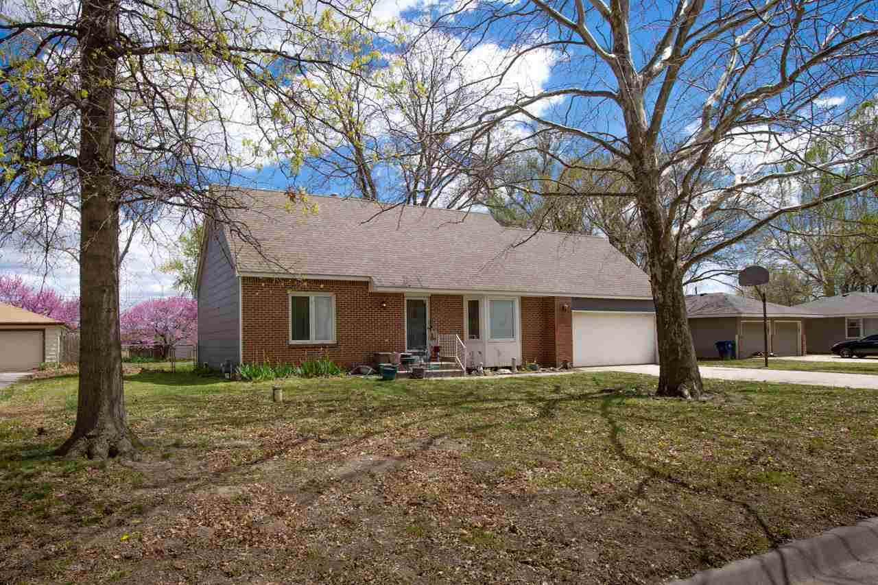 424 Arapaho St - Photo 1