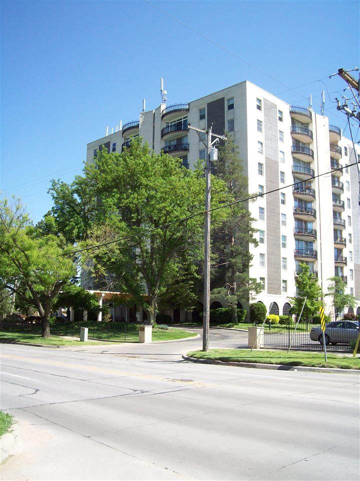 5051 Lincoln St #4D - Photo 1