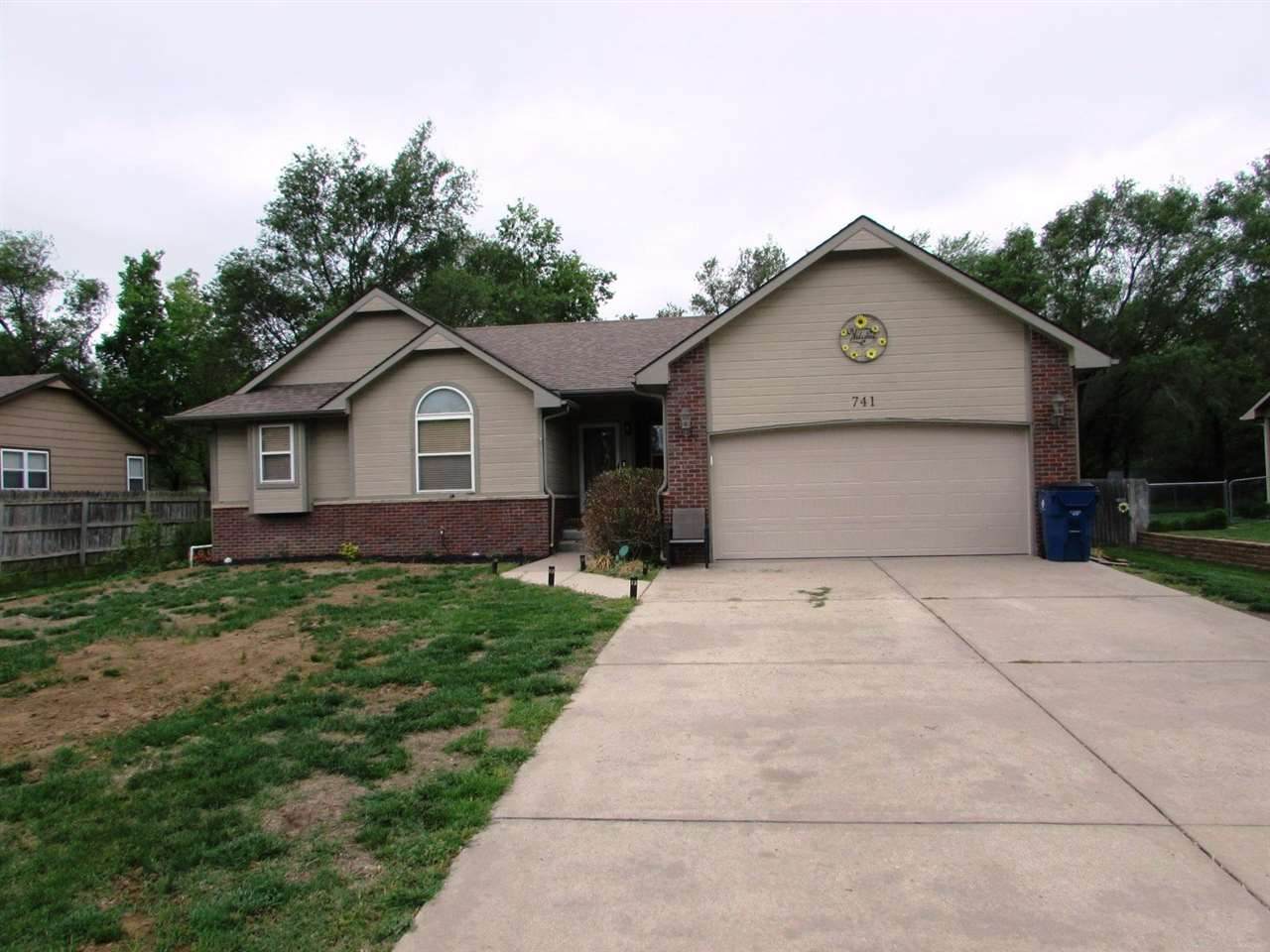 741 Highland Dr - Photo 1
