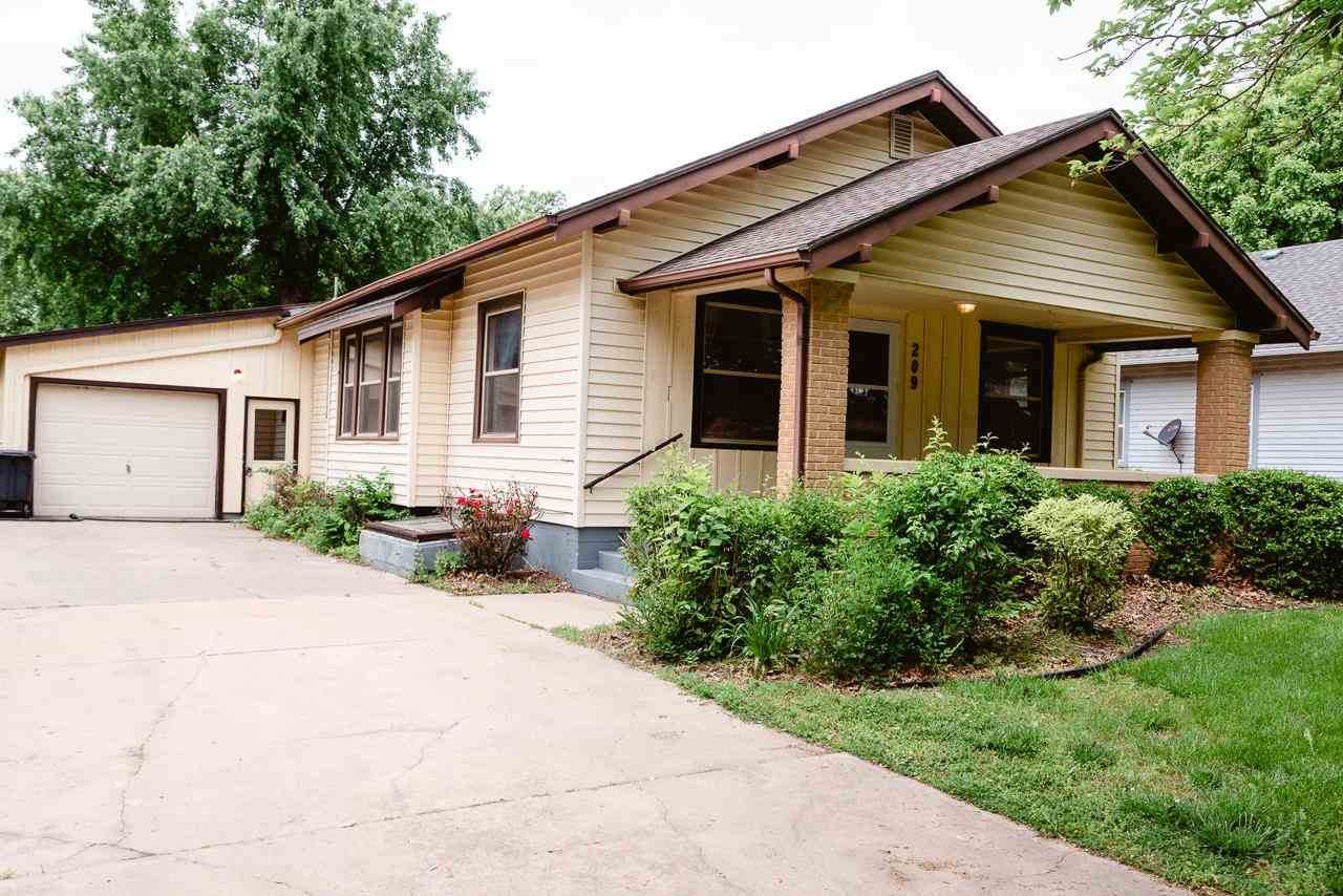 209 Lincoln St - Photo 1