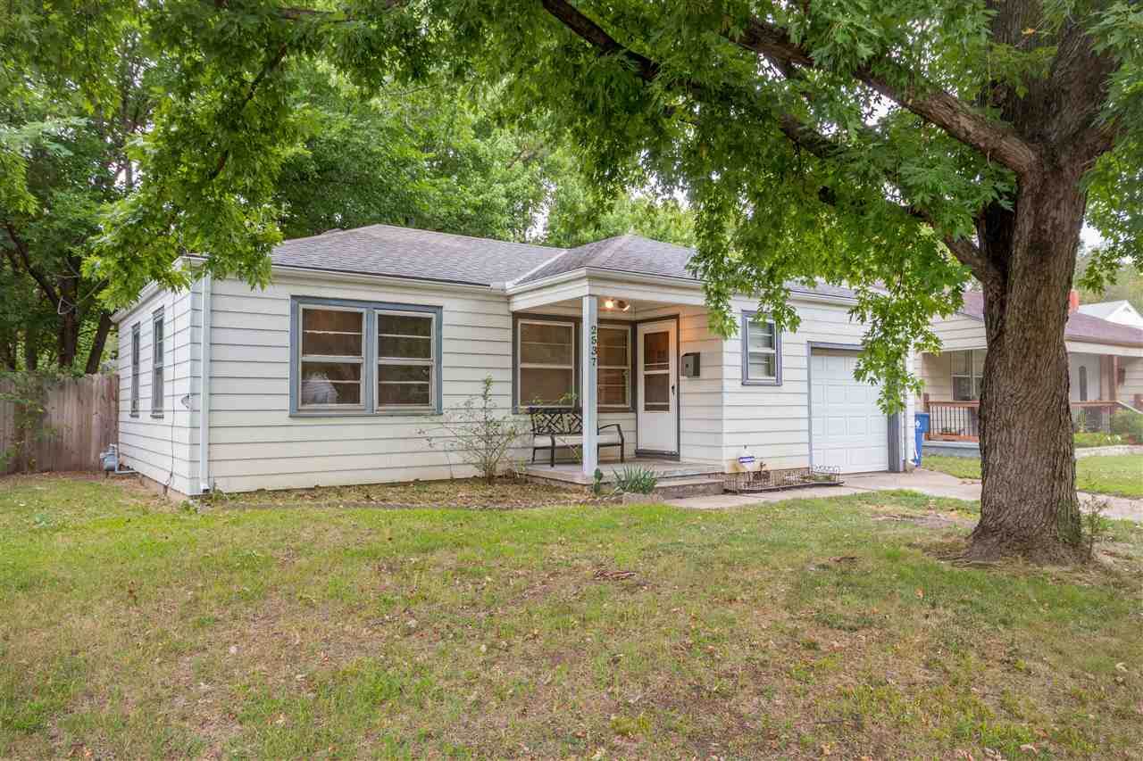 2537 Greenwood Ave - Photo 1