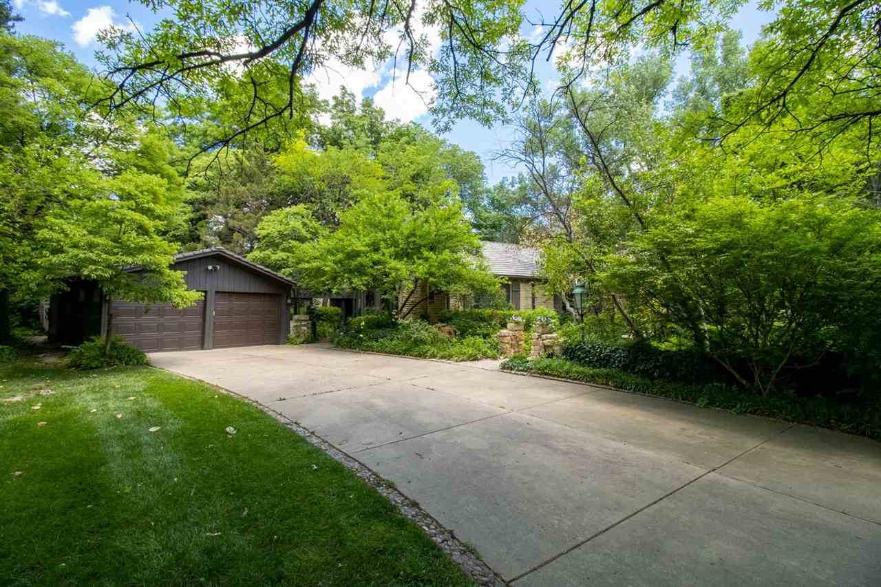 2 Lynwood Blvd - Photo 1
