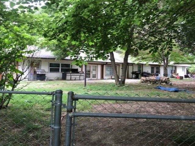 5758 Southeast Blvd - Photo 1