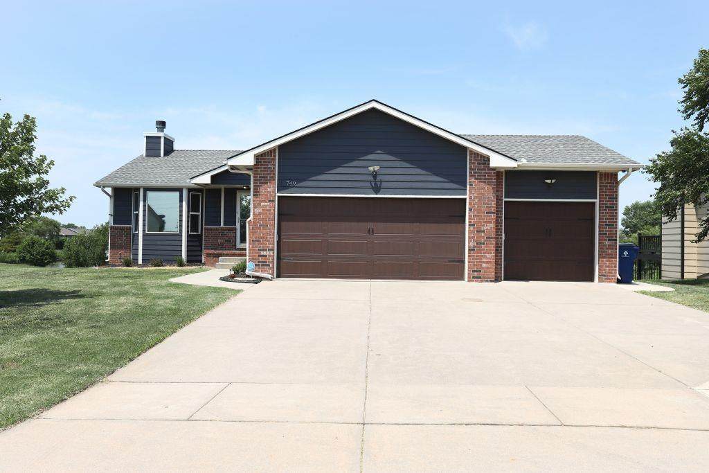 749 Eastridge St - Photo 1