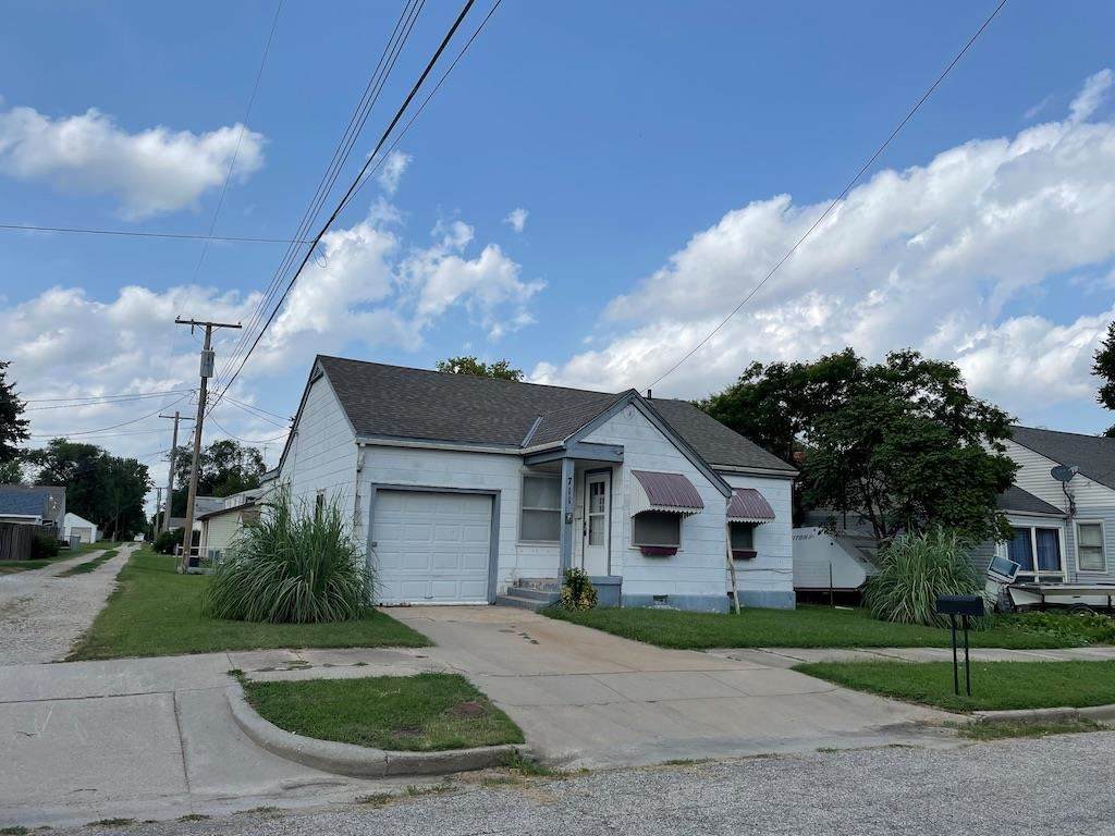 711 12TH ST - Photo 1