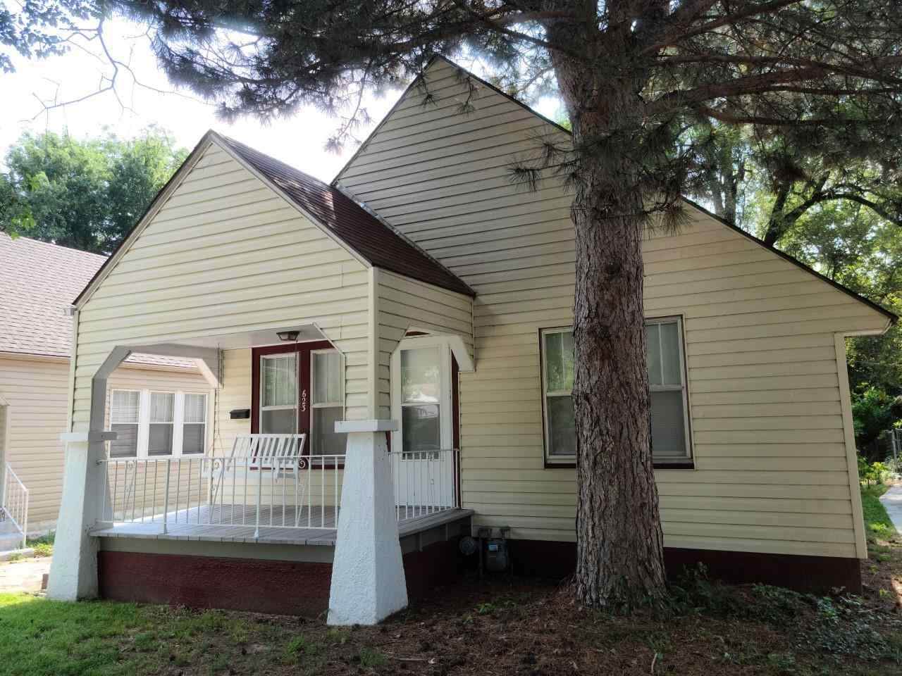 623 Erie Ave - Photo 1