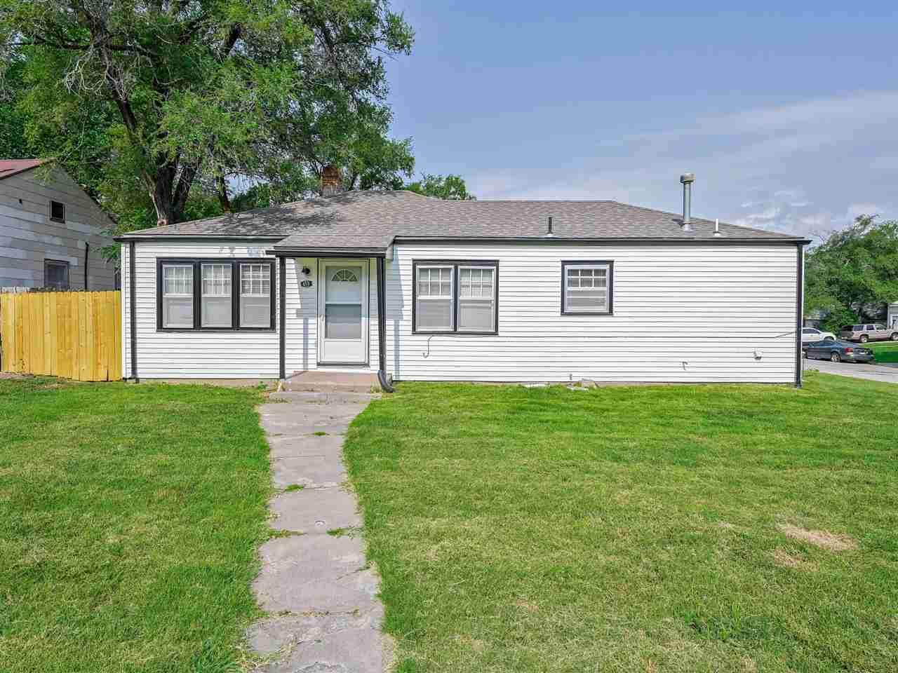 653 Battin St - Photo 1