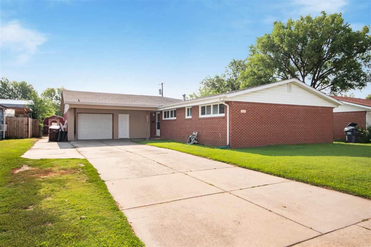 2410 Minneapolis Ave - Photo 1