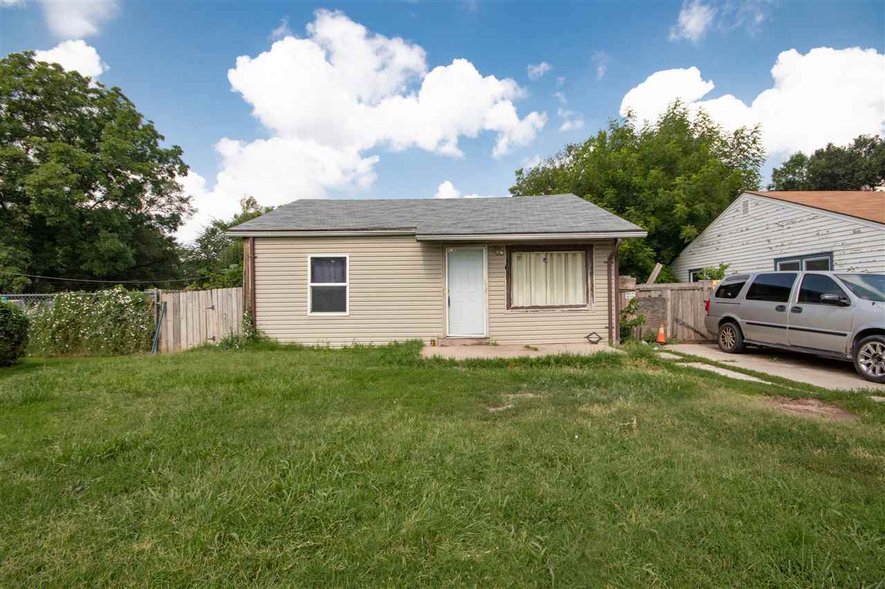 1637 Minneapolis Ave - Photo 1