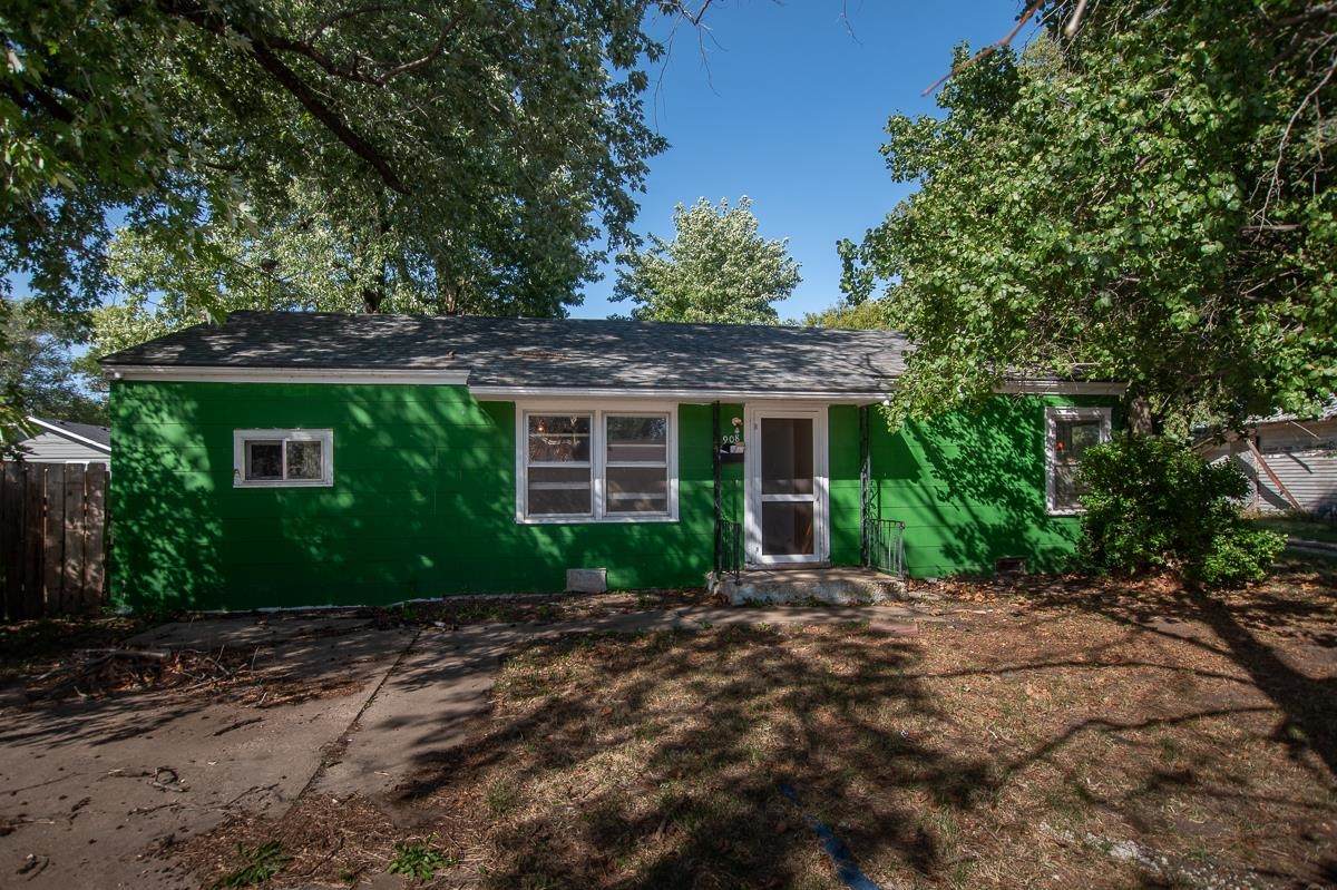 908 Melvin - Photo 1