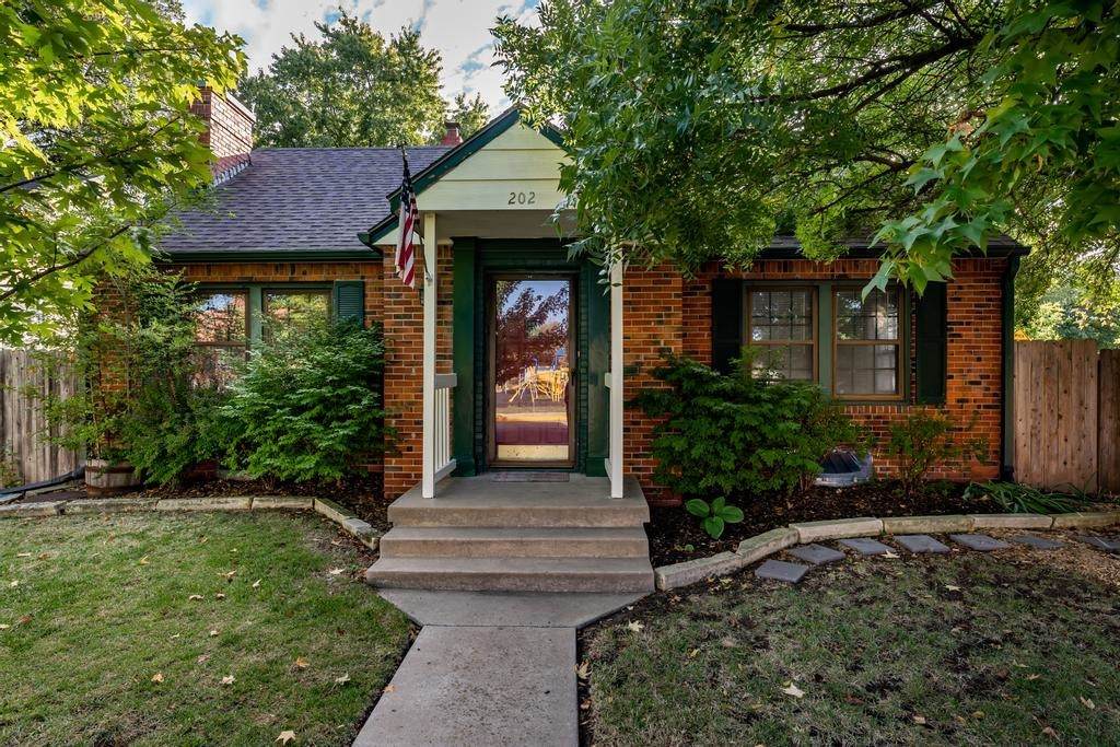202 Glendale St - Photo 1
