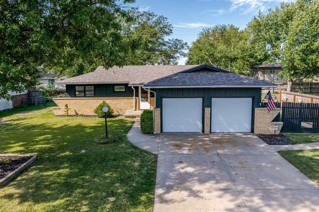 1041 Denmark Ave - Photo 1