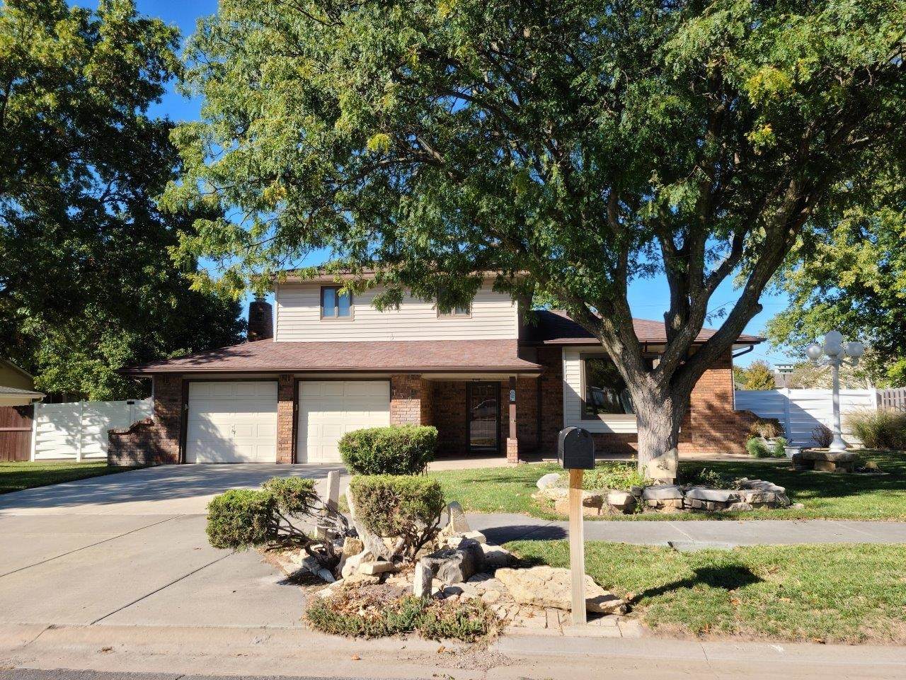 1304 Plum St - Photo 1