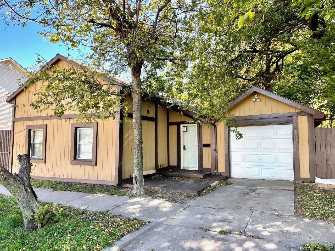 213 Orme St - Photo 1
