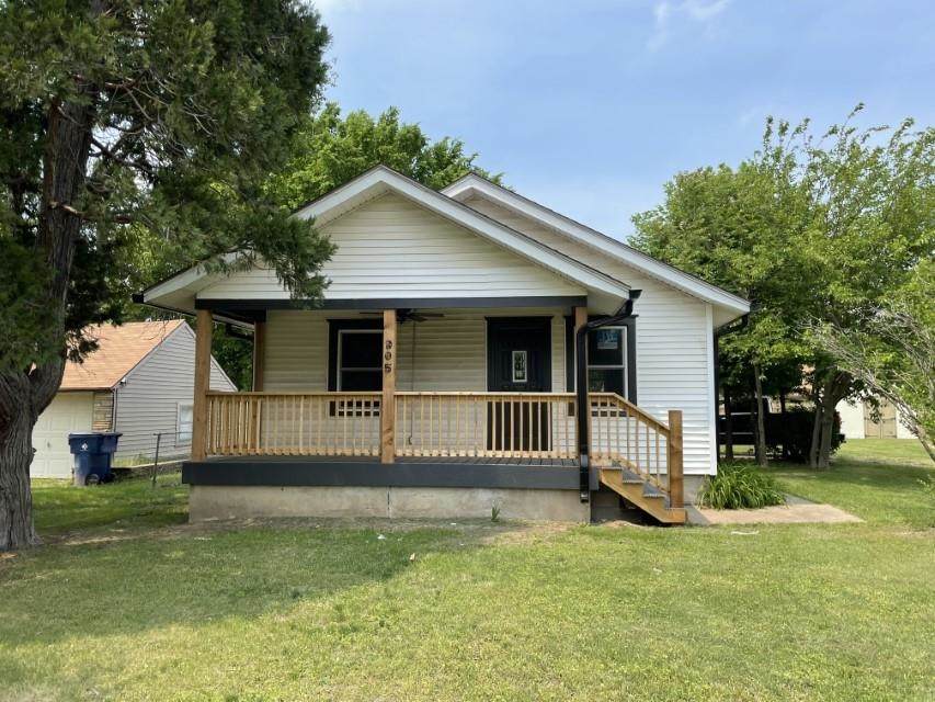 905 Custer St - Photo 1