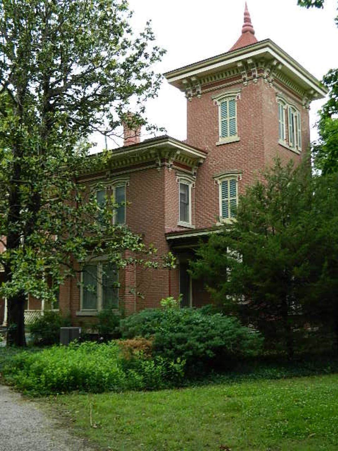 403 10th - Photo 1
