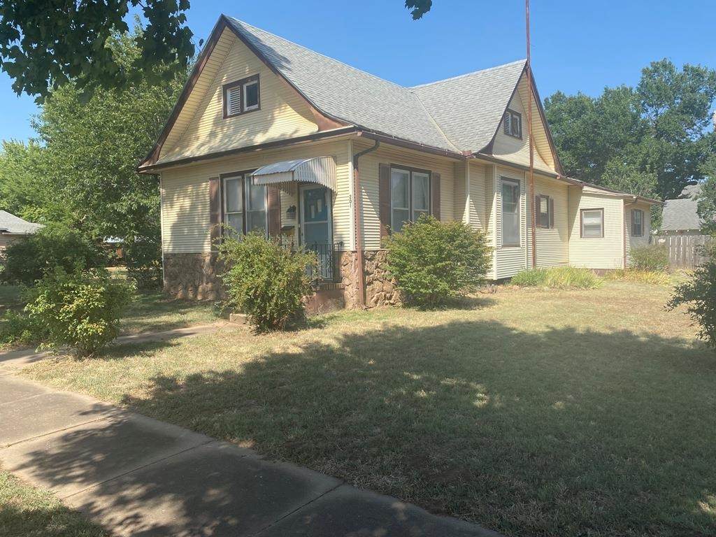 201 Franklin Ave - Photo 1