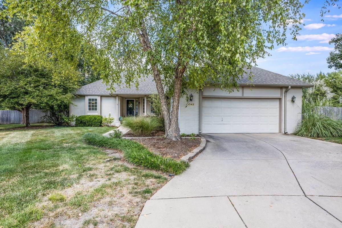 742 Sagebrush Ct - Photo 1