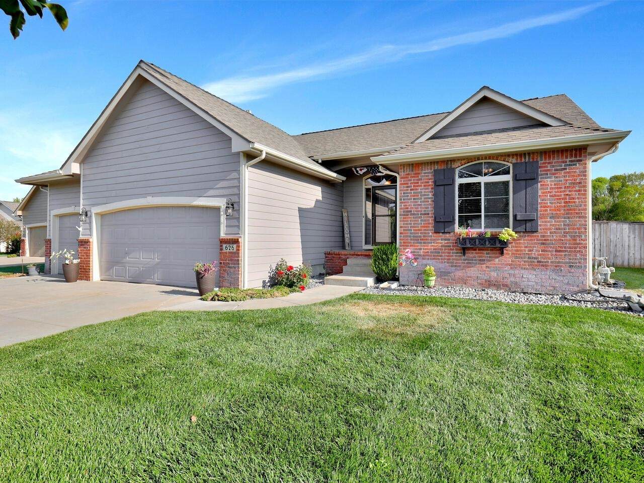 626 Fieldstone Ct - Photo 1