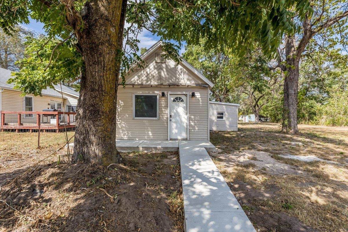110 Osborne St. - Photo 1